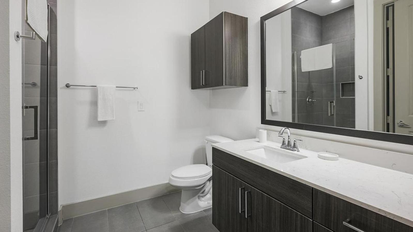 Landing - Modern Apartment With Amazing Amenities Houston Exterior foto