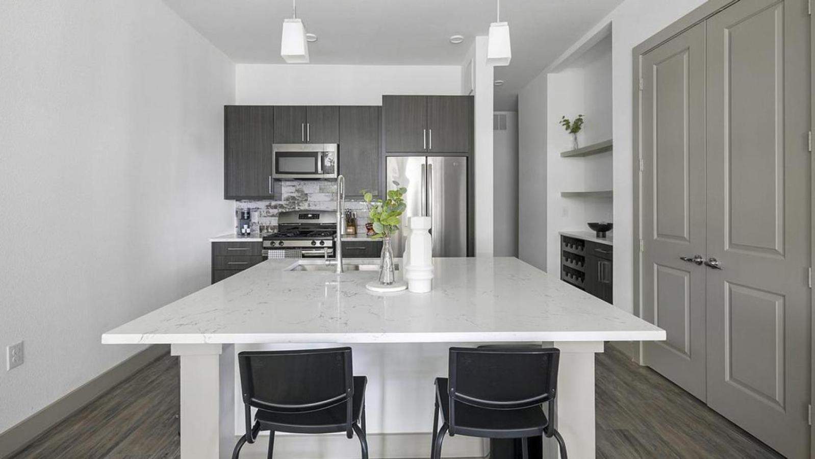 Landing - Modern Apartment With Amazing Amenities Houston Exterior foto
